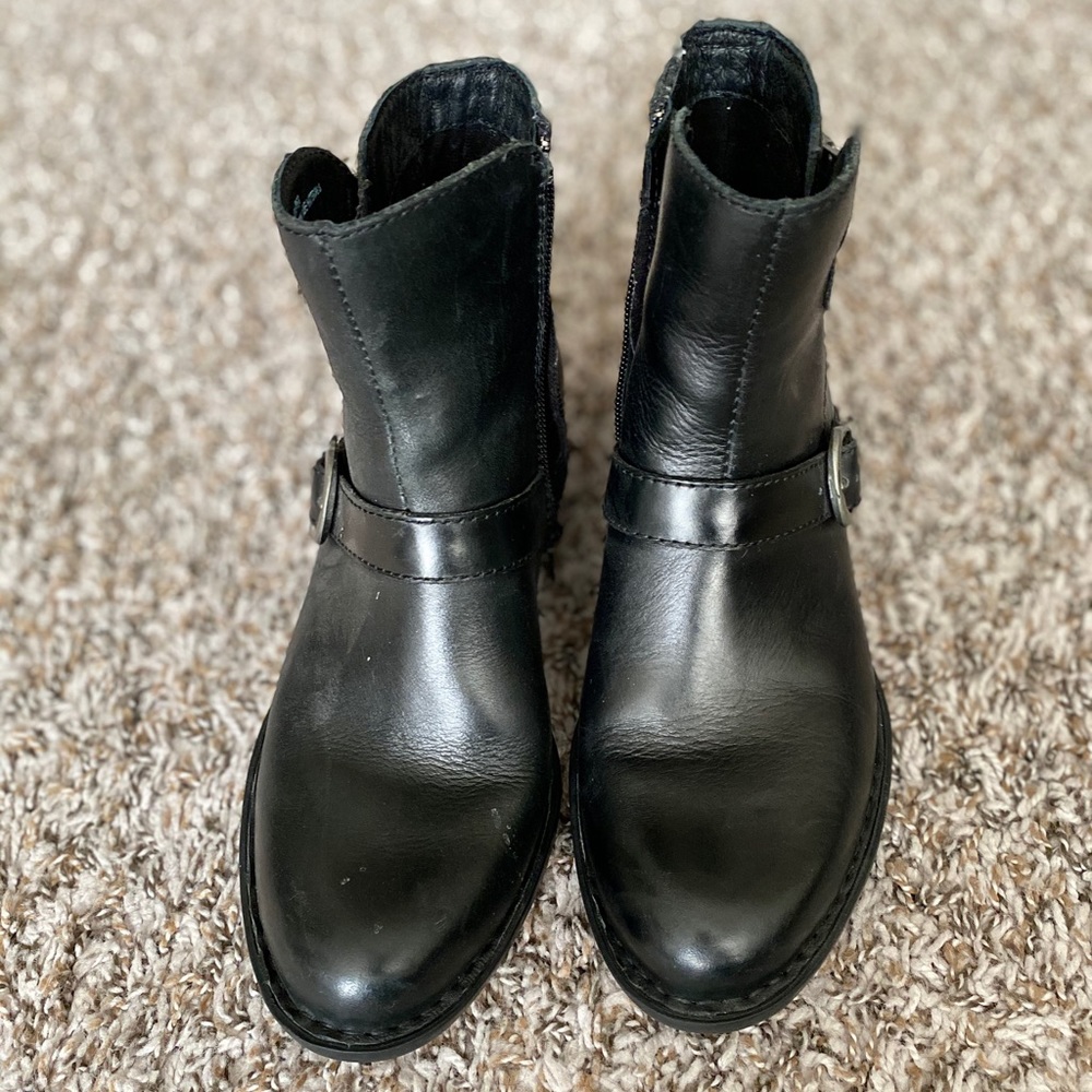 Casual leather boots